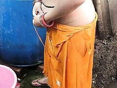 Anita ki hot look in bathing outside