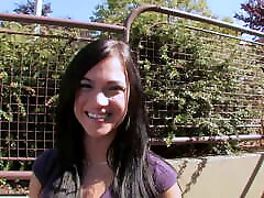 wunderschönes babe bekommt ihre enge muschi hardcore gefickt und ihren arsch eingecremt