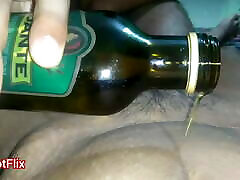 ma femme chaude se fait masser le corps le mature old blonde sexy à l&039;huile corporelle de ma femme