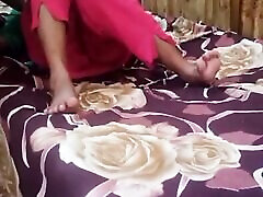 Dever ne bhabhi ko khasi blue films se masterbation kerty pakar lia