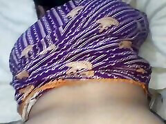 indyjski bhabhi ka devar ka saat seks charam shukh prapt kiya. bhabhi ki chodi