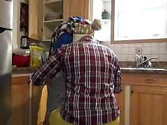 une femme au foyer syrienne se fait cramponner par un mari allemand best home xxxx video la cuisine