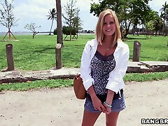 amateur blondes mädchen anabelle pycn steigt mit fremden in den van