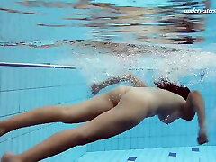 Natural tits solo sina tkotsch diving while displaying her hot ass