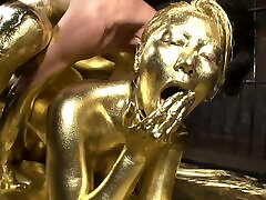 Curvaceous lady from timidas 1 gets naked and painted in gold!