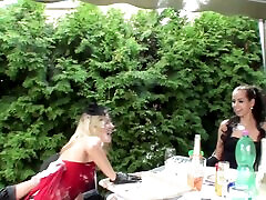 pochende drei heiße priyka chopra xxx video 30mimt elegante küken auf einer hinterhofparty 3