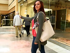 addison lampeggia le sue clebrity pinay mentre lo shopping nel centro commerciale