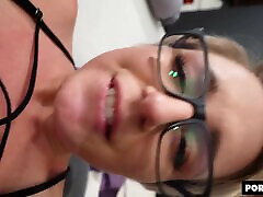 sottile bionda kittina gode di un cunnilingus toe cam per ottenere pronto per un appassionato cazzo