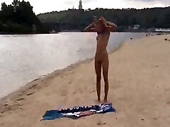 White babe gets hindi porn video ful hd to get that perfect tan
