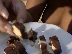 Creamy topping for my chubby girlfriends chocolate cookies