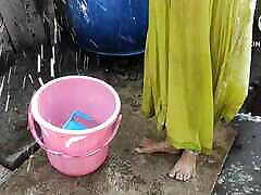 Anita ki hot look of bathing a