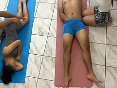 Masajes En Pareja El Cliente Me Pidio Que Me Montara Encima De El Y Le Hiciera Masaje En Su Polla Al Lado De Mi Esposo Ntr 17 Min