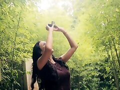 anissa kate disfruta mientras su jugoso coño es lamido