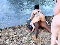 Aqui Frescura Enquantoý Filma A Outra Cai Na Rola Grossa Trabalho Em Equipe Eliane Furacao Lorrany Exotica5Min-Não Tem和Marcio Baiano