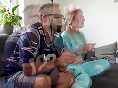 31 verlierer schwanz gaming duell! leider verloren und von seinem schlaffen schwanz besamt... oh mein gott