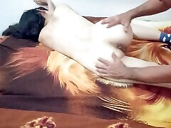 indische stiefschwester leiht ihr loch zum masturbieren und spritzt sperma auf ihren kleinen hintern