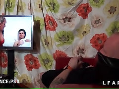 La femme de ménage verehre Lustmolch des beißt