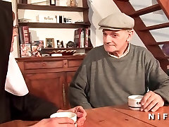 Eine französische Nonne hart sodomized in threeway
