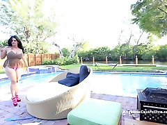 Big Titted sexy and wild sil pek chut vidio Blows the PoolGuy & Gets A Load!