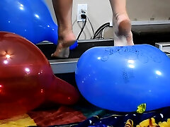 ImMeganLive – Blowing LONG NECK BALLOONS is Awesome