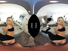 VRHUSH Carmen Caliente catches a thief