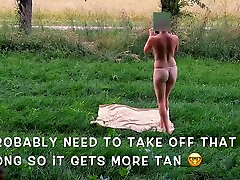 me bronzant entièrement nue en public attrapée