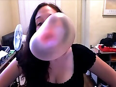 hubba bubba hawaiianischer punsch. kaugummi bläst!