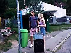 mädchen gibt xxx glück hungrig nach sex retter