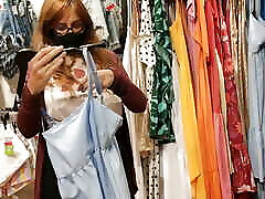 Public blowjob and cum in the fitting room