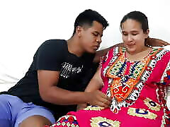 du lait riche sort de ses seins rend ma bite dure