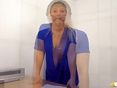 beth en el despido de downblouse-downblousejerk