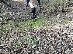 thong in forest1