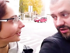 une ado m22 vipclubporn com de 18 ans ramasse dans une rue allemande pour un casting en pov