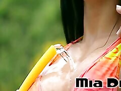 热意大利性与完美的身体辣妹