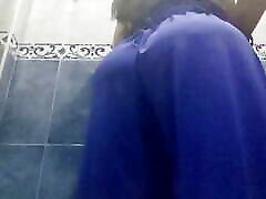 BUTTA CULONA IS TAXED IN THE BATHROOM OF A mom bang bus bobs IN ORIANO