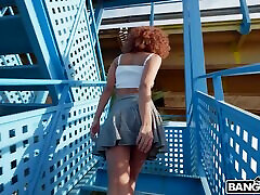 Cute Slim Curly isteri mencari butoh besar Beauty Wanna Get Her Asshole Drilled Ruthlessly In a Risky Public Outdoor