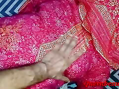 Desi bhabhi ko chocolate bhote passand ha, as liya Dever ne apne lund pa chocolate laga ke bhabhi ko Lund chuswaya, Desi sex