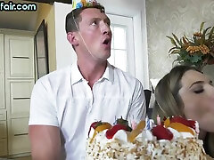 bisexuelle lieben es, hardcore in 3some mit nymphomanin zu ficken