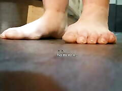 Tiny Police ends under massive Giantess Feet